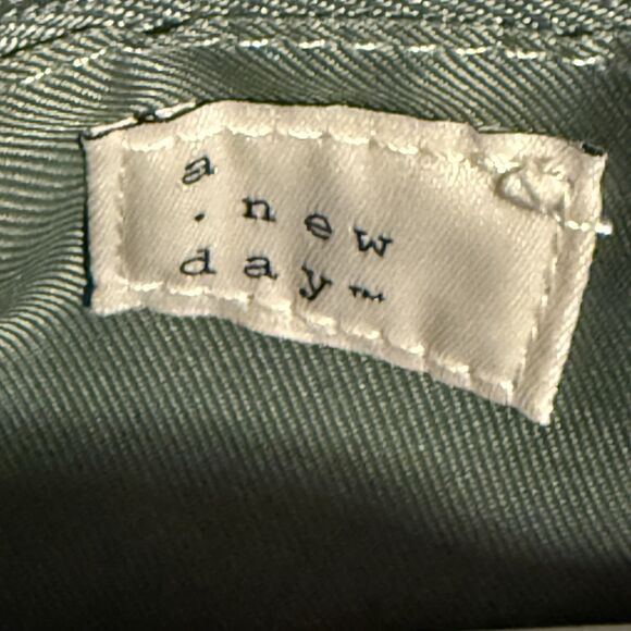 A New Day Spring Green Faux Leather 10” Multi Pocket Strapped Bucket Purse NWOT - Picture 11 of 15